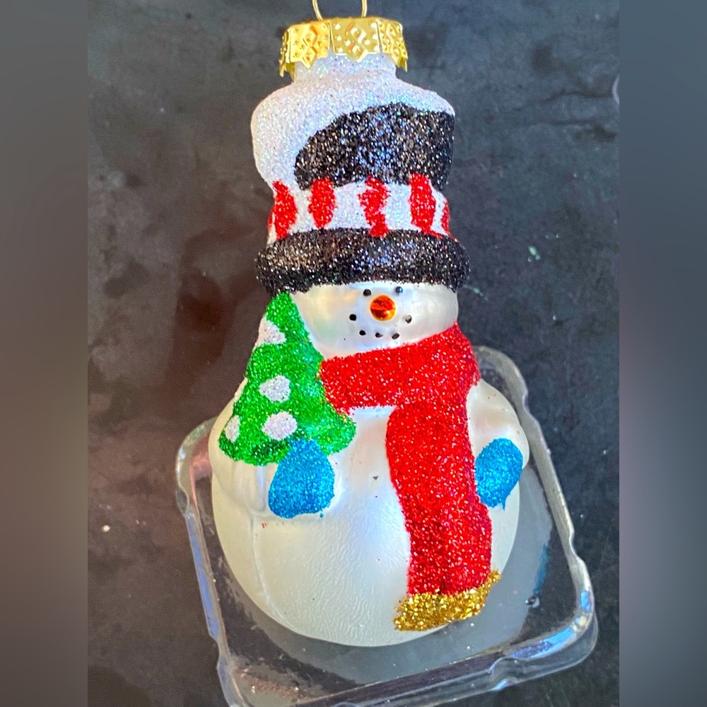 FROSTY THE SNOWMAN with Tree Glass Christmas Alco Ornament